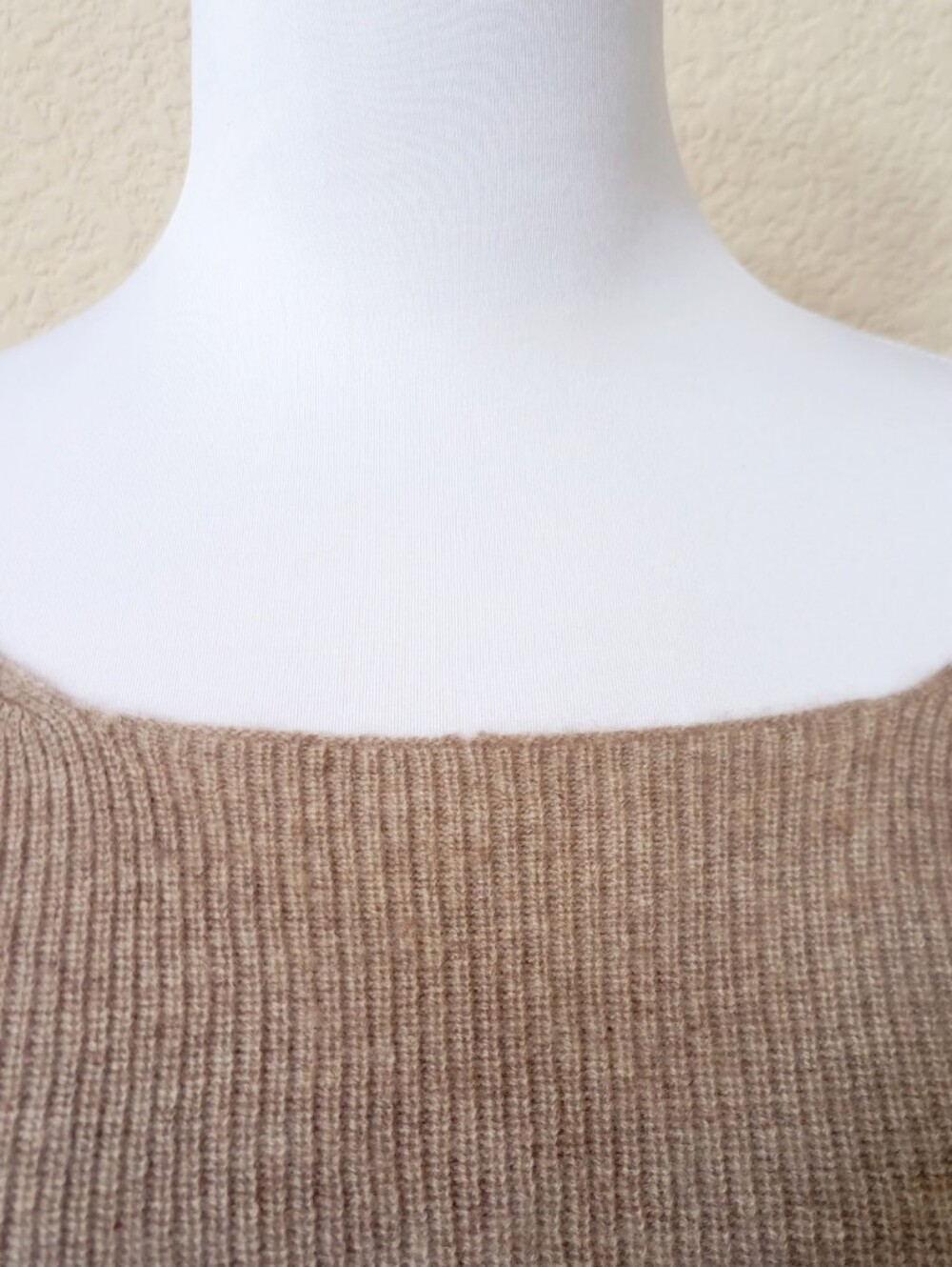 ๐ค Monrow taupe wool and cashmere wide-neck sweater - Picture 9 of 9